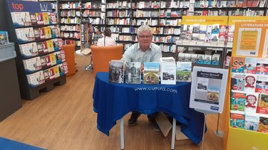 Dédicace au salon du livre sur la place à Nancy